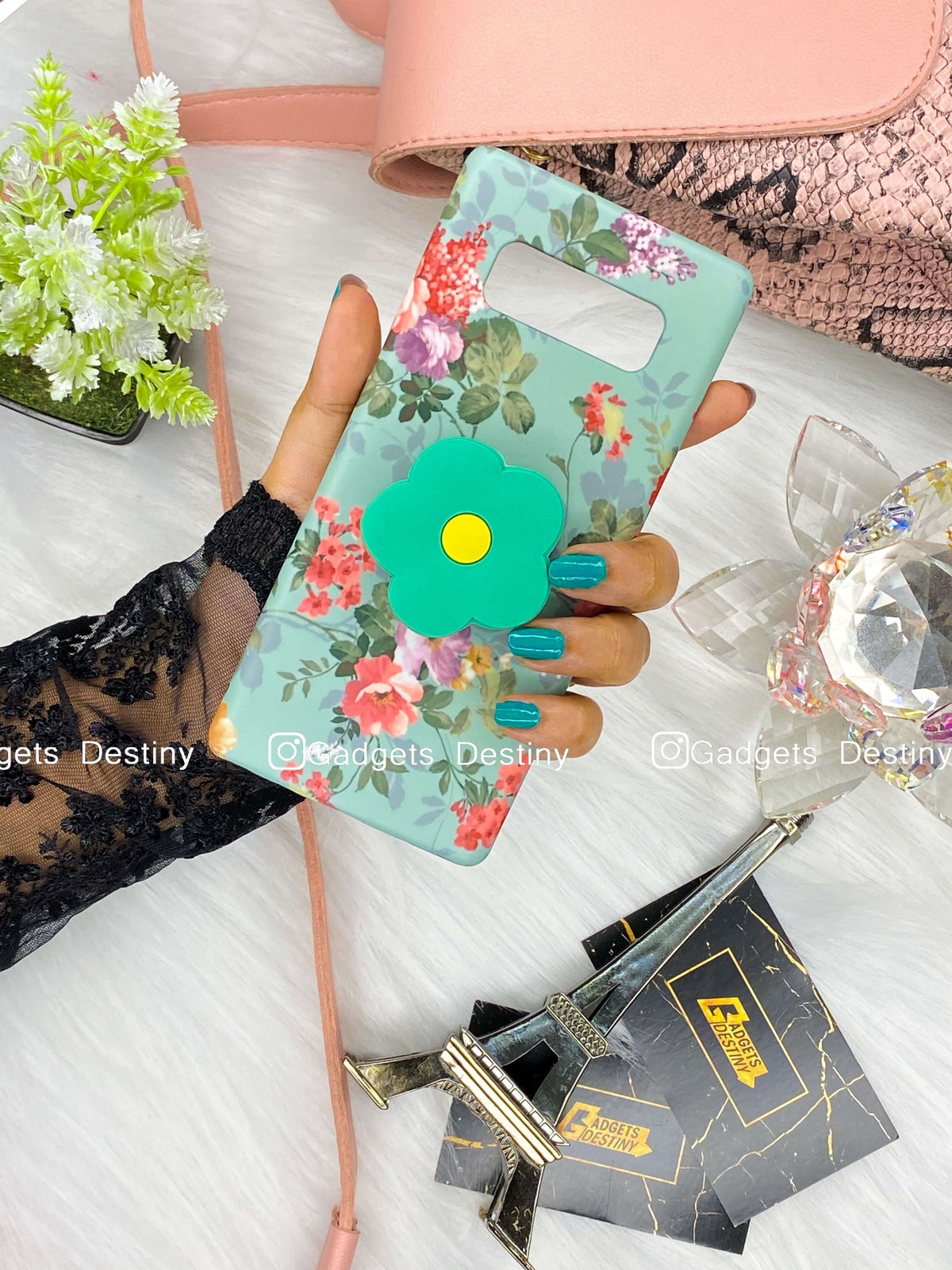 Vintage Floral Case with pop